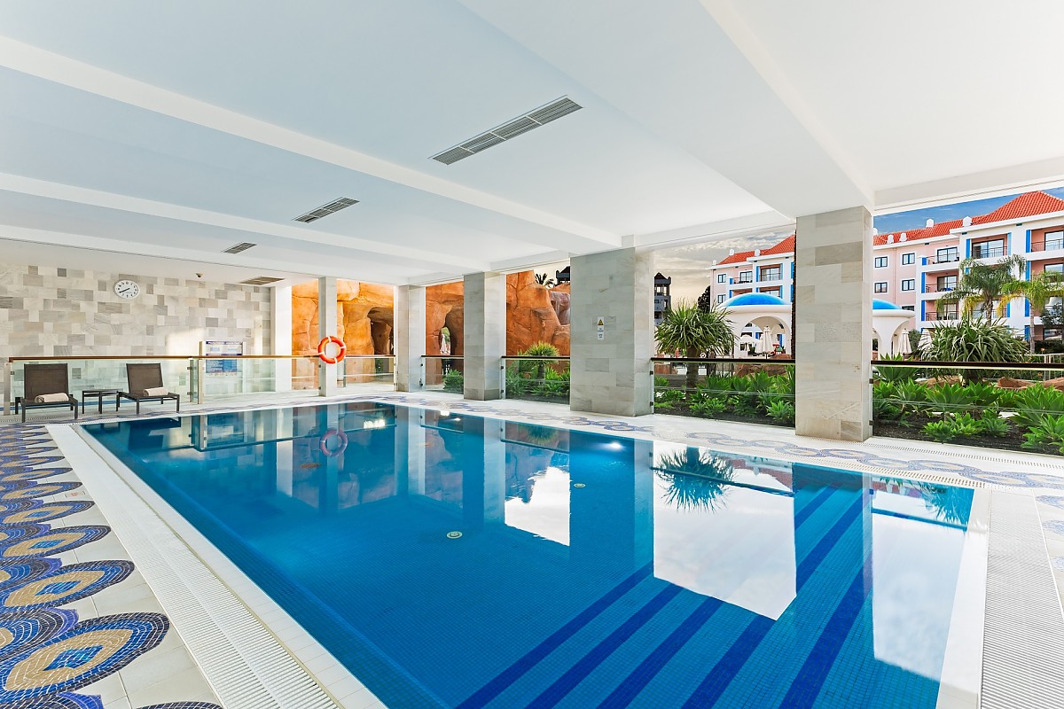 Hilton Vilamoura indoor pool